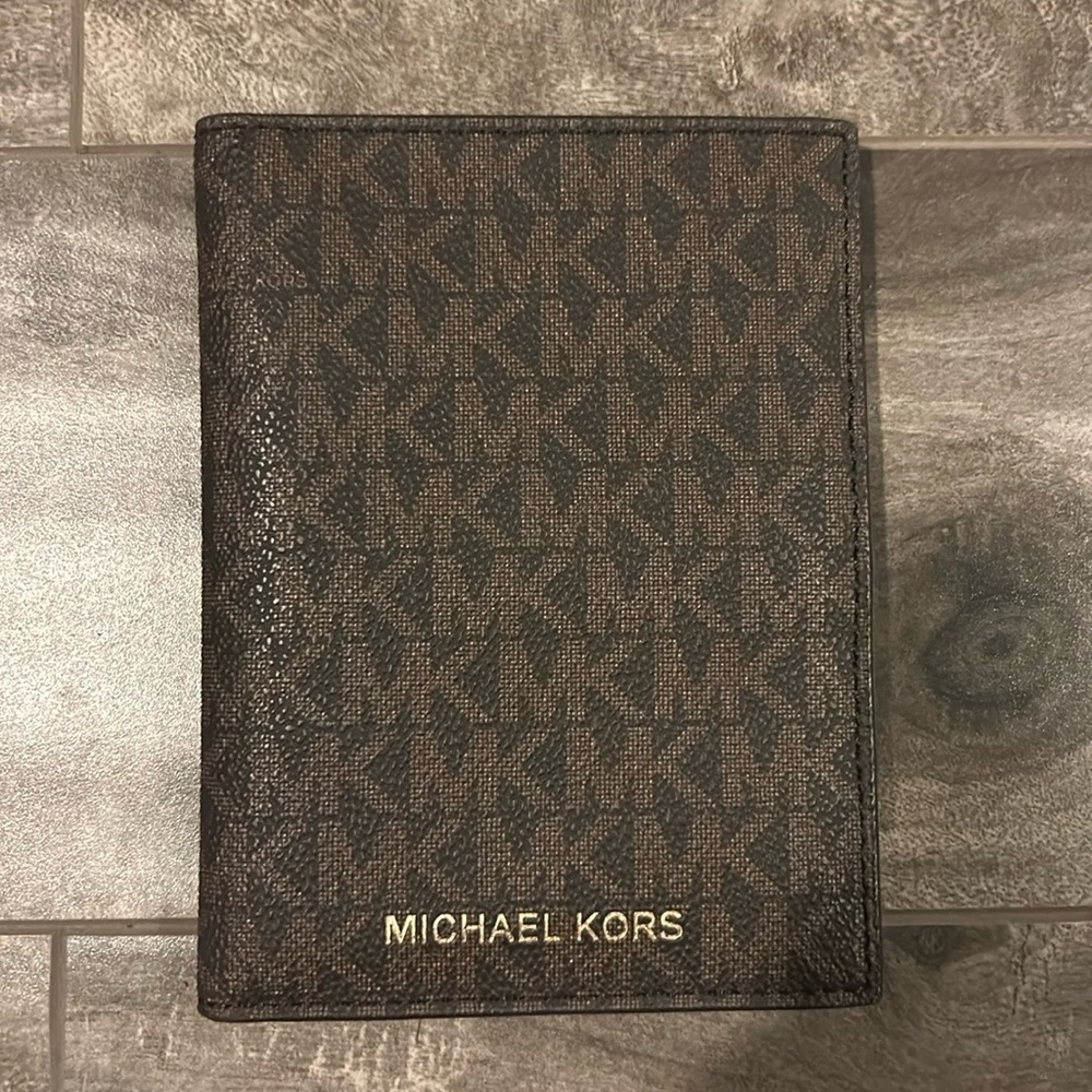 Micheal Kors wallet